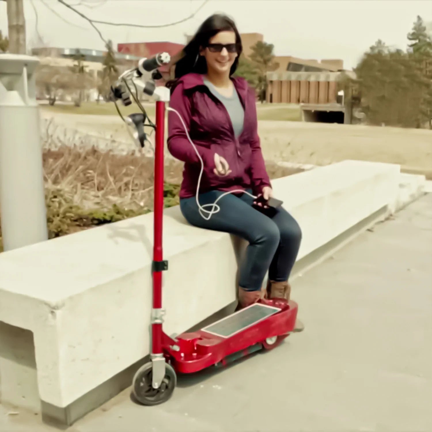 سكوتر كهربائي مبتكر يعمل بالطاقة الشمسية وقابل للطي - 3 عجلات، مكبر صوت بوم بوكس، بلوتوث، سرعة 15 كم/ساعة