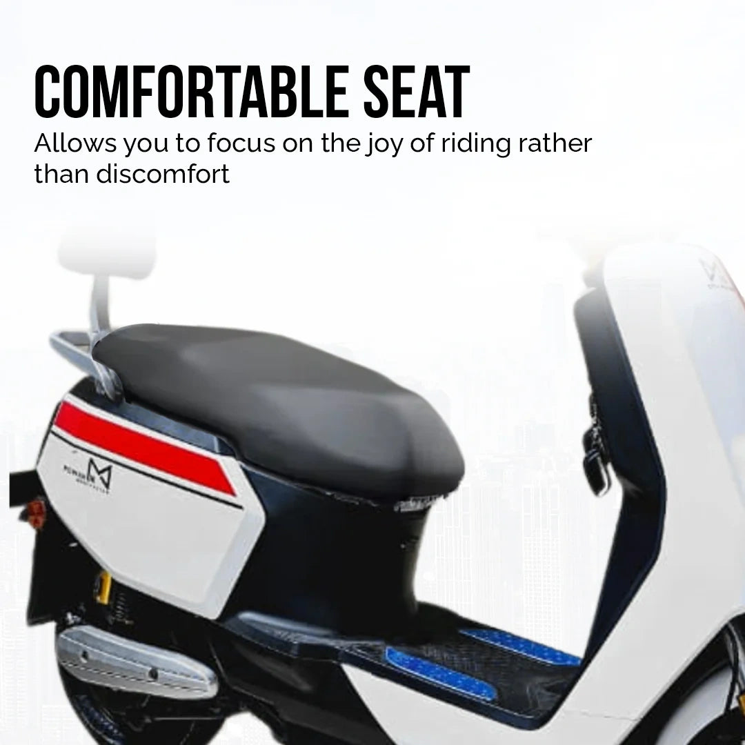 Scooter seat with text highlighting comfort and riding experience